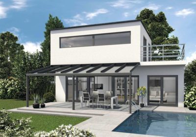 Terrassenüberdachung in Rodgau auf moderner Terrasse an Einfamilienhaus