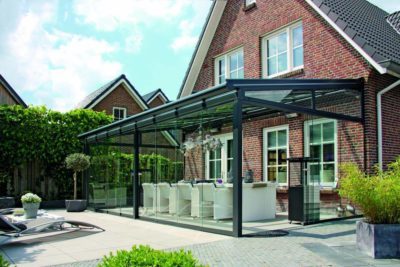 Terrassenüberdachung in Hainburg an Backstienhaus mit modernem Terrassendach aus Glas